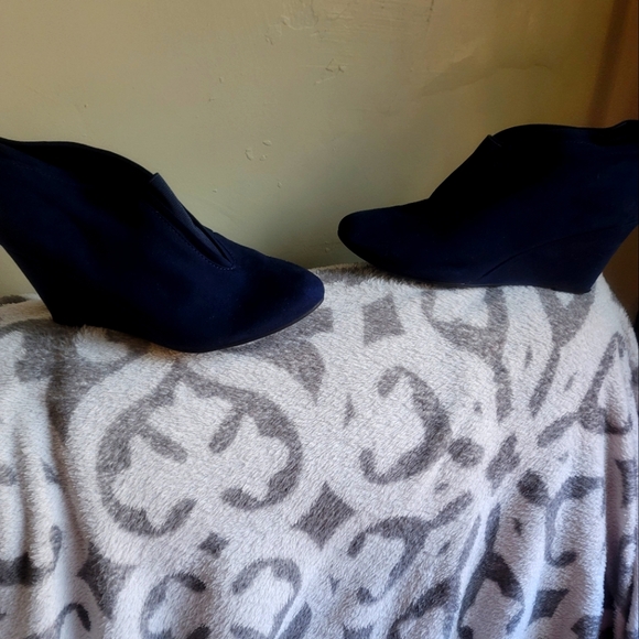 Brand New, Timberland Block Heel size 10 And a Pair of Navy Blue Ankle Wedge boo - Picture 1 of 5